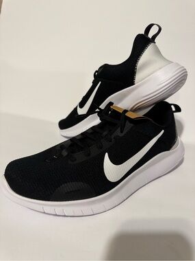 Nike Black & White Lightweight Training Sneakers